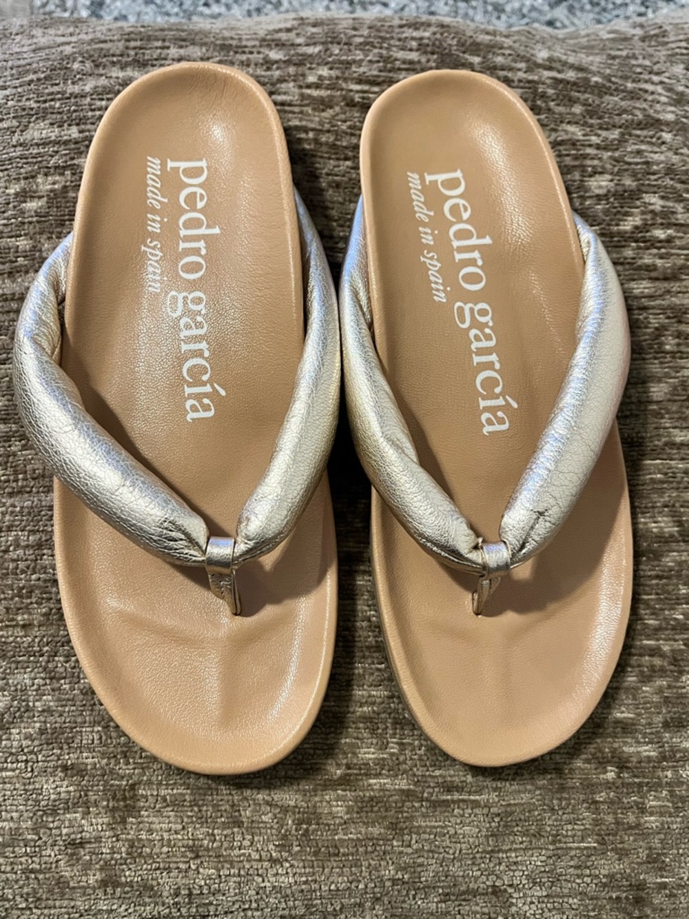 NWOT Pedro Garcia Metallic Padded Thong Sandals Size 36.5 (6.5 US)